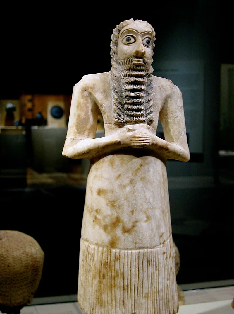 Pictured is Mx Ea-nāṣir